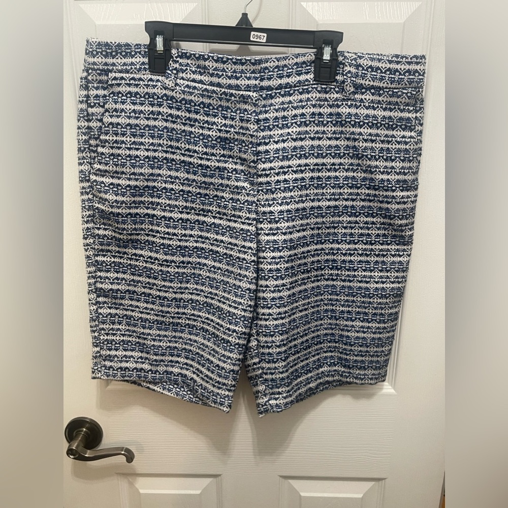 Liz Claiborne shorts size 10 blue, and white